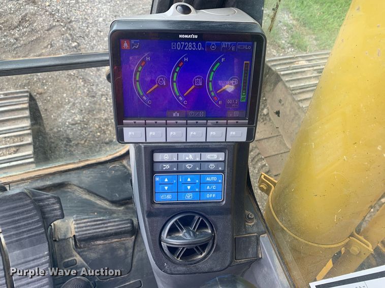 image for item DO5055 2013 Komatsu PC240LC-10  excavator