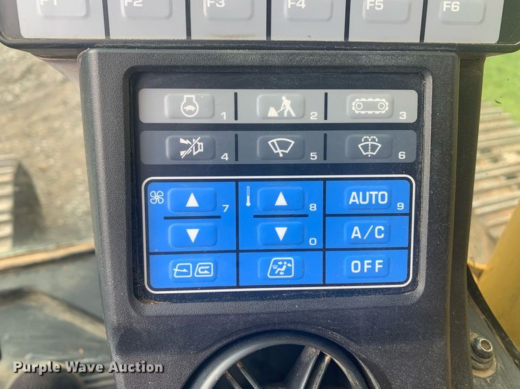 image for item DO5055 2013 Komatsu PC240LC-10  excavator