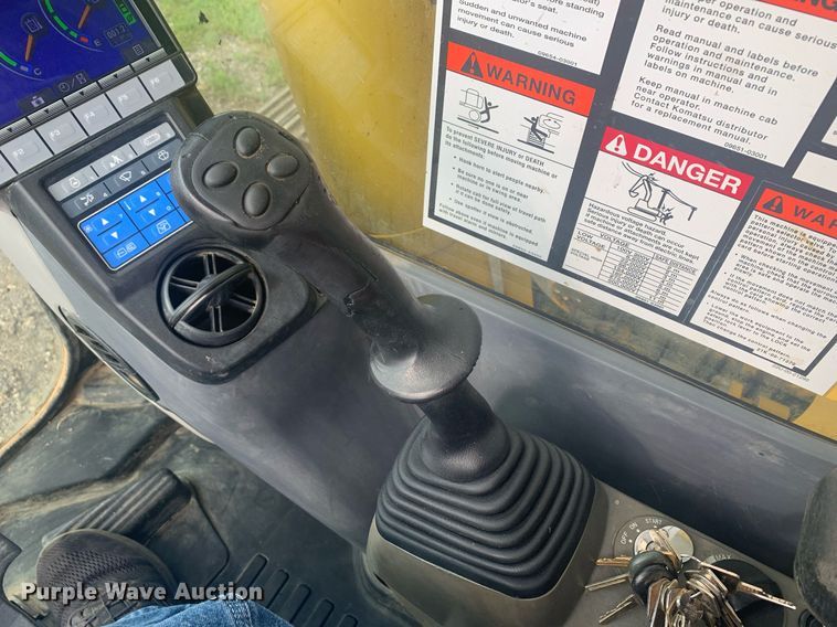 image for item DO5055 2013 Komatsu PC240LC-10  excavator