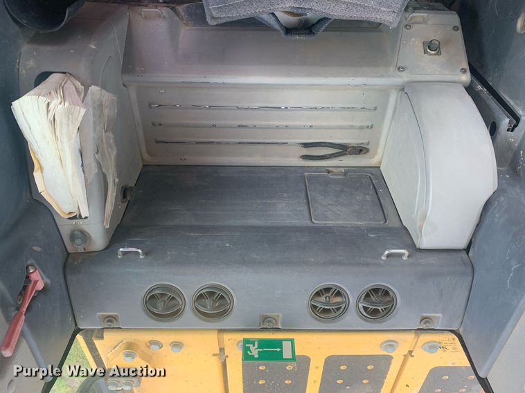 image for item DO5055 2013 Komatsu PC240LC-10  excavator