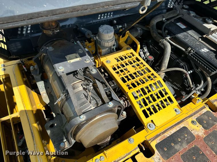 image for item DO5055 2013 Komatsu PC240LC-10  excavator