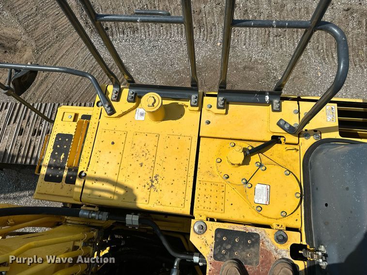 image for item DO5055 2013 Komatsu PC240LC-10  excavator