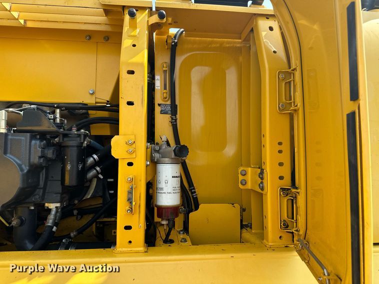 image for item DO5055 2013 Komatsu PC240LC-10  excavator