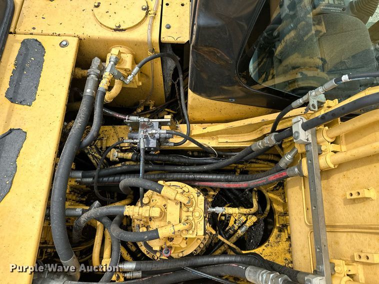 image for item DO5125 2005 Komatsu PC400LC-7L  excavator