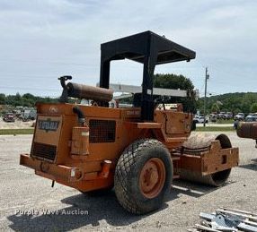 image for item DO5127 Hamm 2310SD  single drum roller