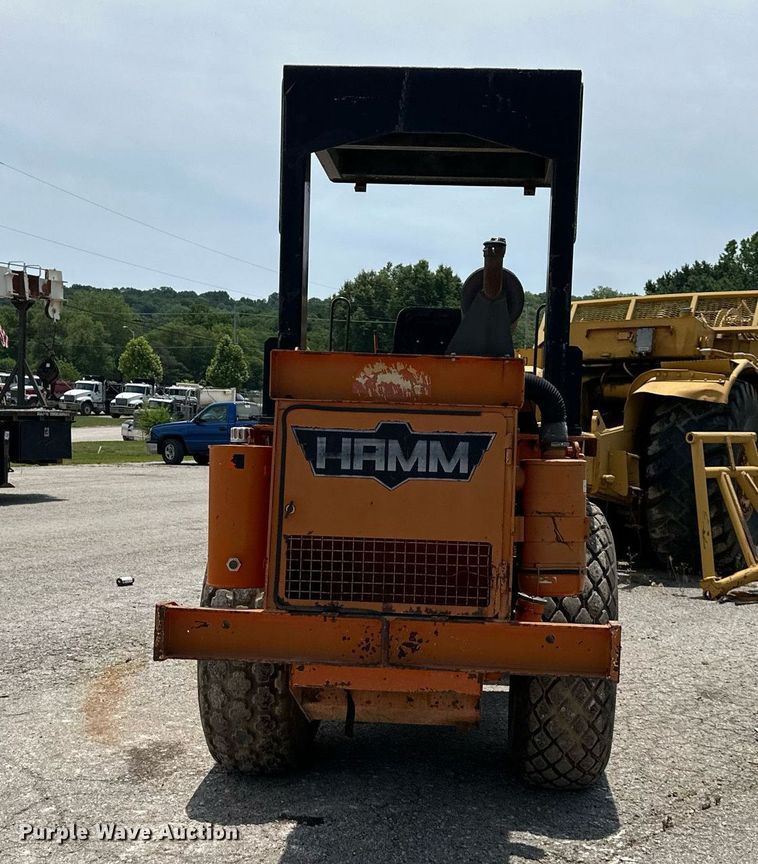 image for item DO5127 Hamm 2310SD  single drum roller