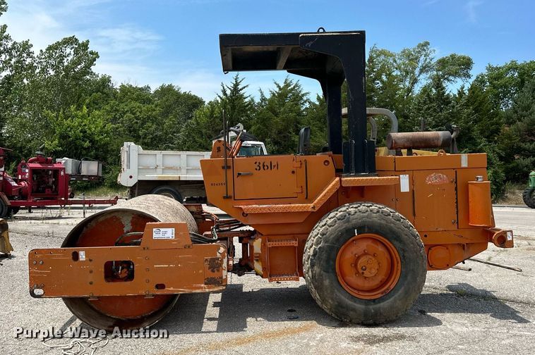 image for item DO5127 Hamm 2310SD  single drum roller