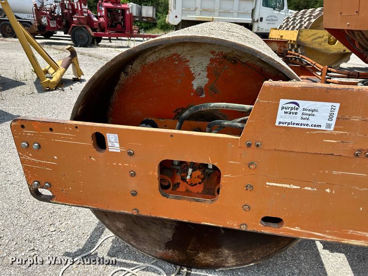 image for item DO5127 Hamm 2310SD  single drum roller