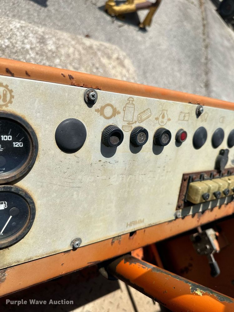 image for item DO5127 Hamm 2310SD  single drum roller