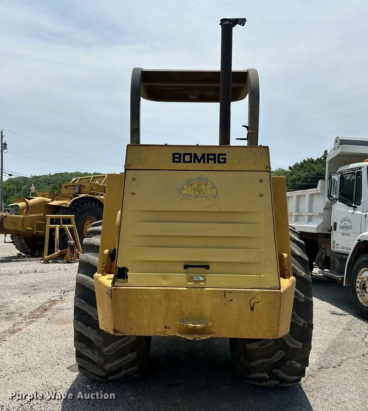 image for item DO5128 1996 Bomag BW213PDH  single drum roller