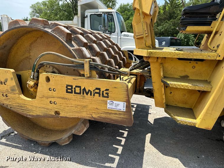 image for item DO5128 1996 Bomag BW213PDH  single drum roller