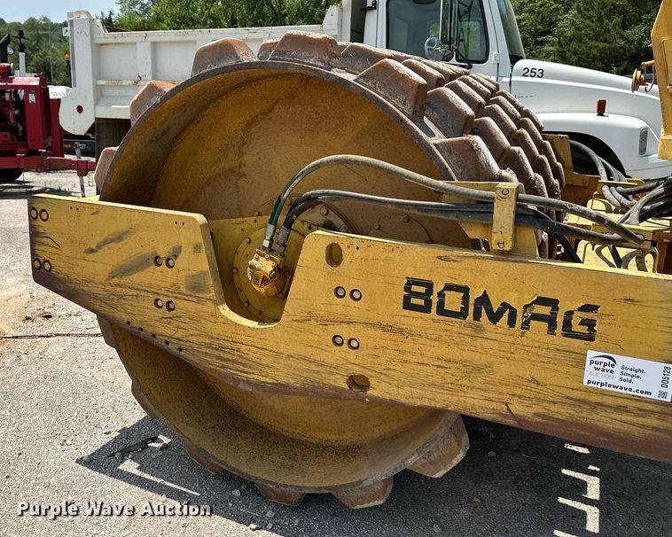 image for item DO5128 1996 Bomag BW213PDH  single drum roller