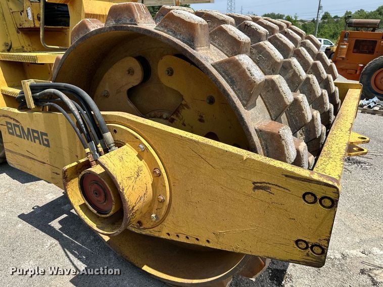 image for item DO5128 1996 Bomag BW213PDH  single drum roller