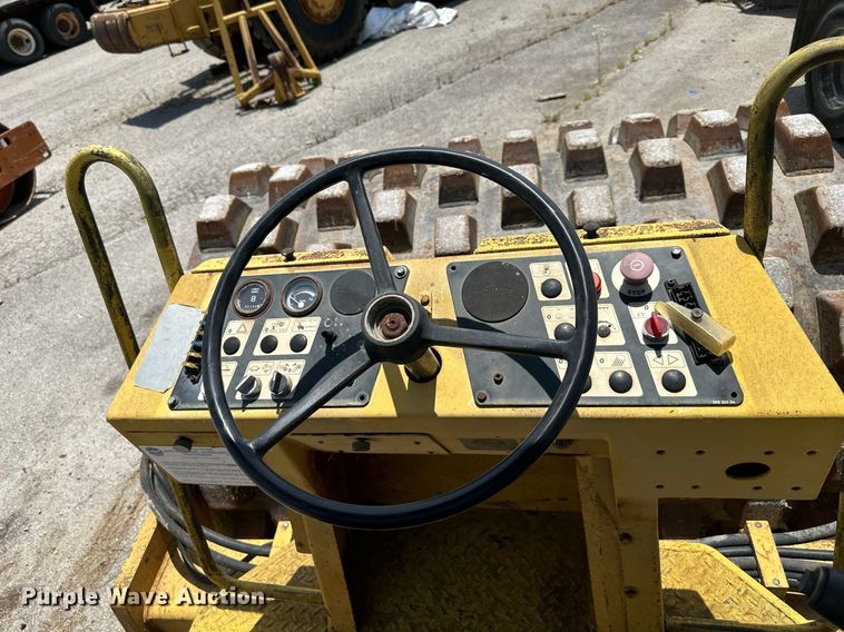 image for item DO5128 1996 Bomag BW213PDH  single drum roller