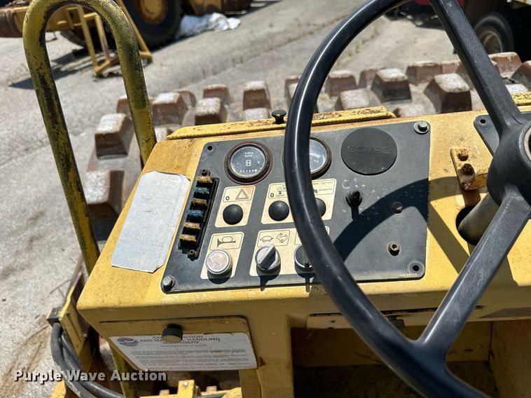 image for item DO5128 1996 Bomag BW213PDH  single drum roller