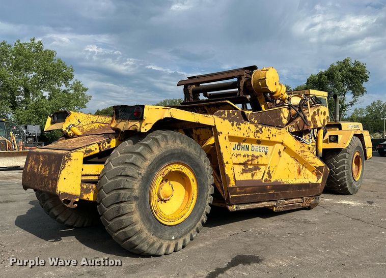 image for item DO5130 1984 John Deere 862  elevating scraper