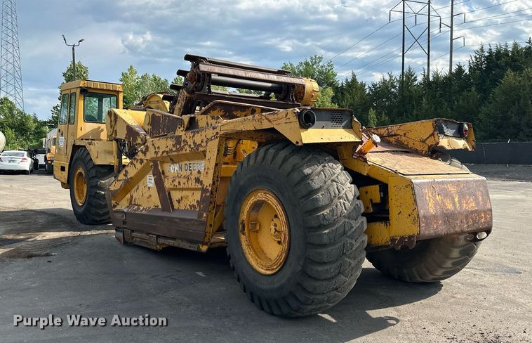 image for item DO5130 1984 John Deere 862  elevating scraper