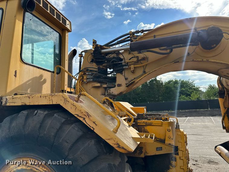 image for item DO5130 1984 John Deere 862  elevating scraper