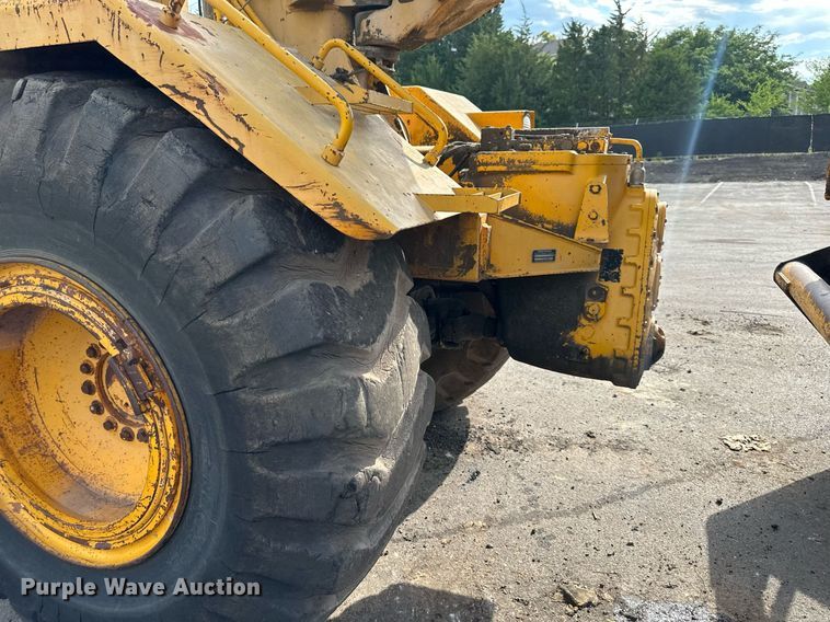 image for item DO5130 1984 John Deere 862  elevating scraper