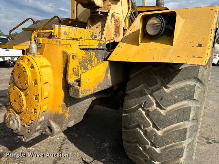 image for item DO5130 1984 John Deere 862  elevating scraper