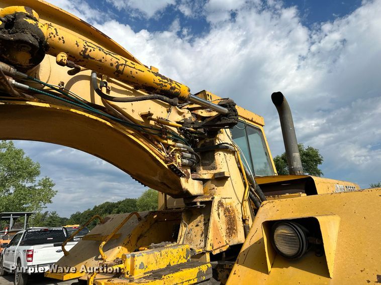 image for item DO5130 1984 John Deere 862  elevating scraper