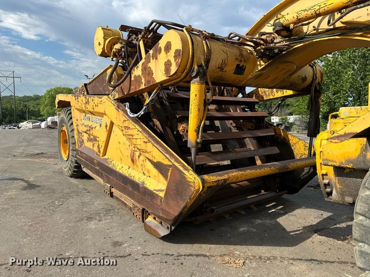 image for item DO5130 1984 John Deere 862  elevating scraper