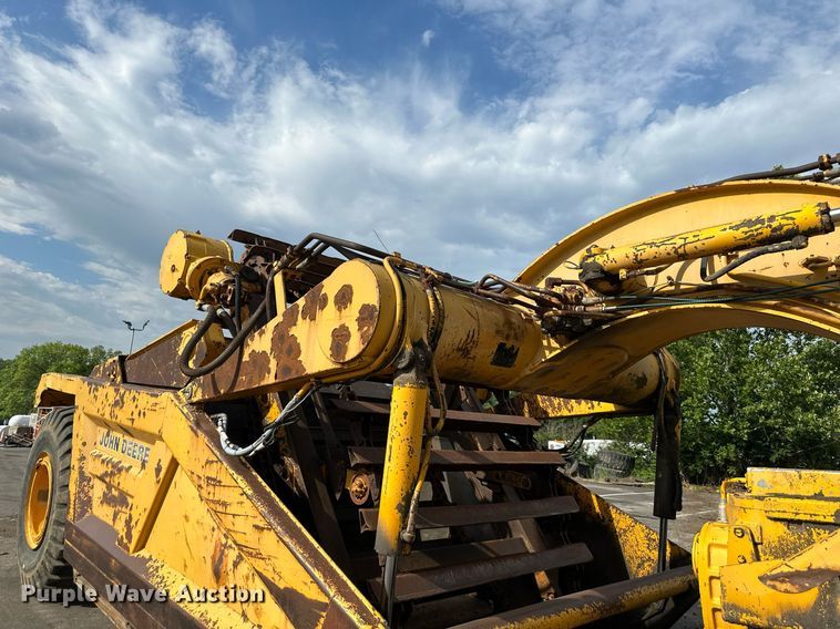 image for item DO5130 1984 John Deere 862  elevating scraper