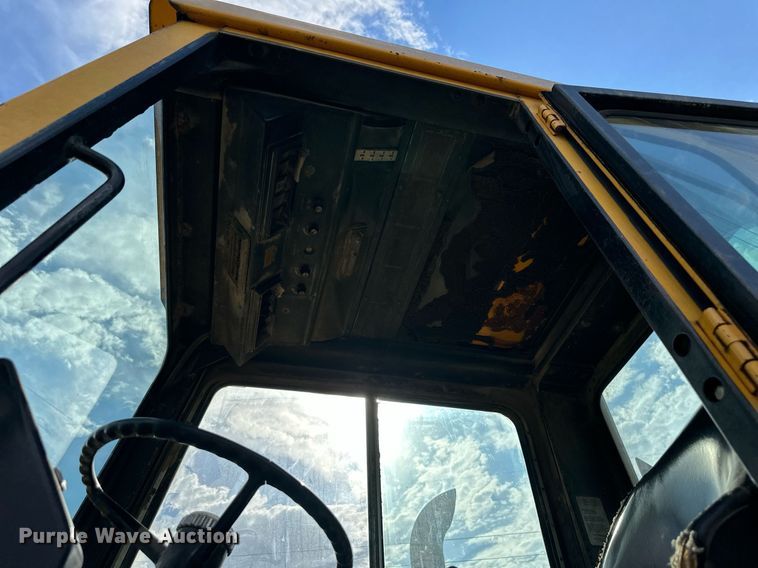 image for item DO5130 1984 John Deere 862  elevating scraper