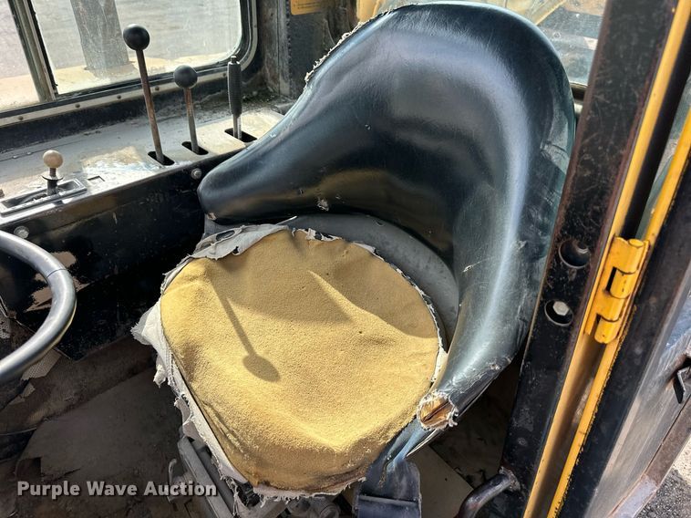 image for item DO5130 1984 John Deere 862  elevating scraper