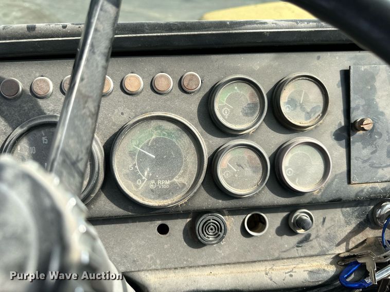 image for item DO5130 1984 John Deere 862  elevating scraper