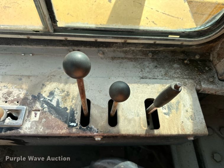 image for item DO5130 1984 John Deere 862  elevating scraper