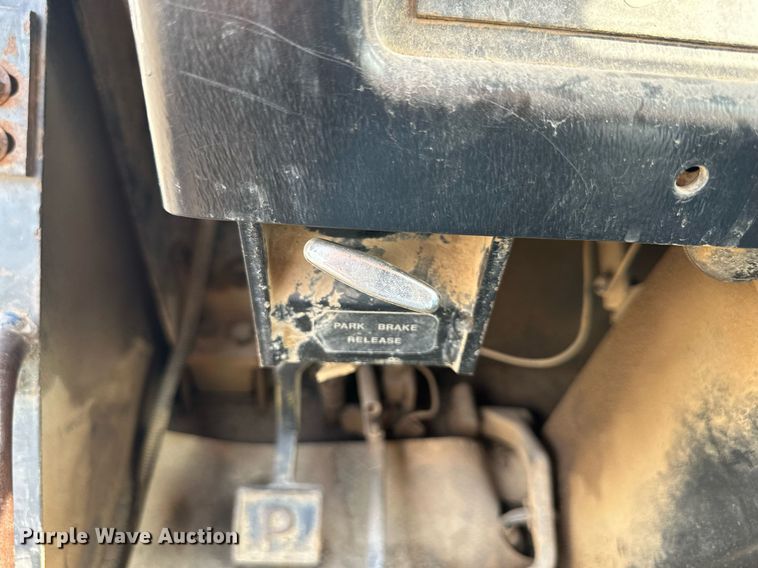 image for item DO5130 1984 John Deere 862  elevating scraper