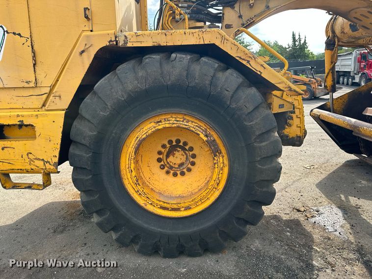 image for item DO5130 1984 John Deere 862  elevating scraper