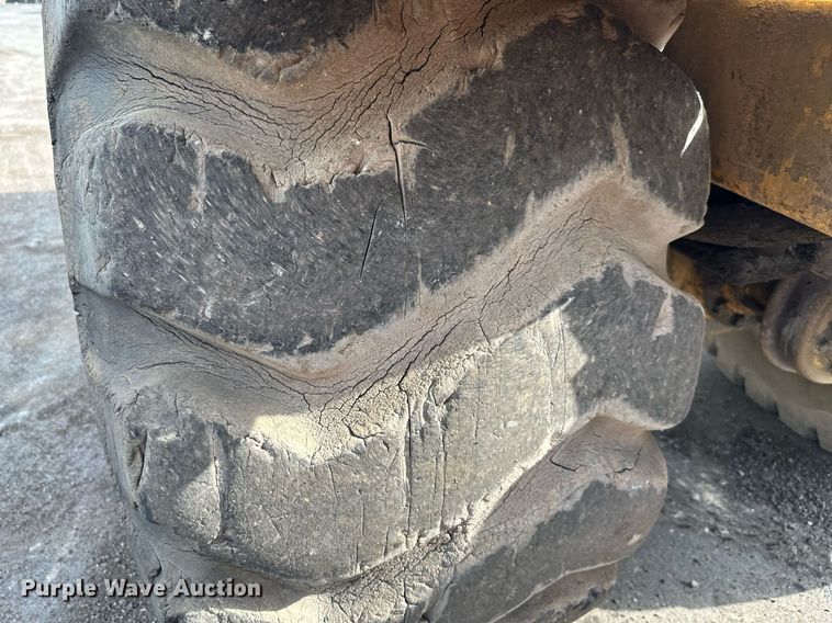 image for item DO5130 1984 John Deere 862  elevating scraper