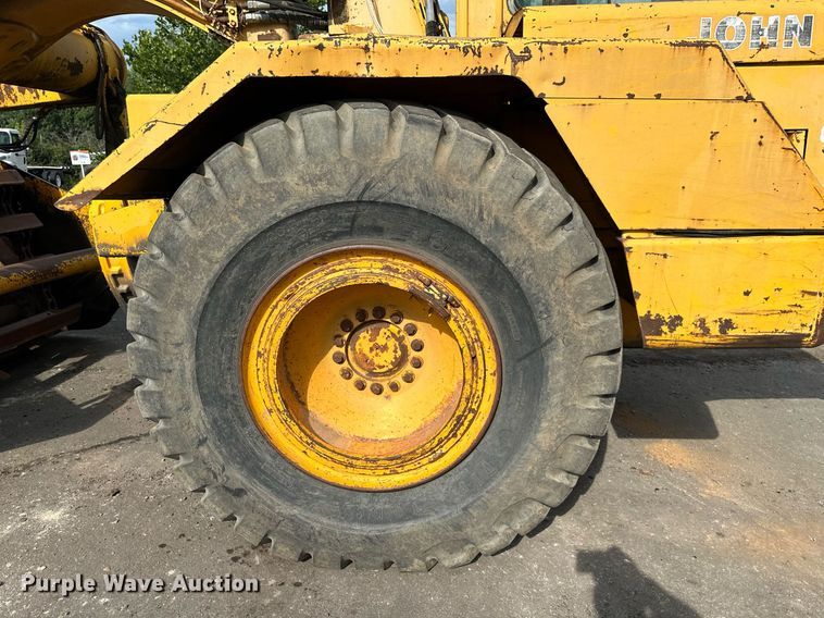 image for item DO5130 1984 John Deere 862  elevating scraper