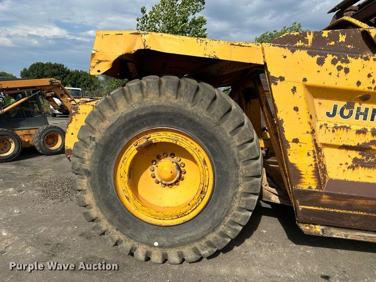 image for item DO5130 1984 John Deere 862  elevating scraper