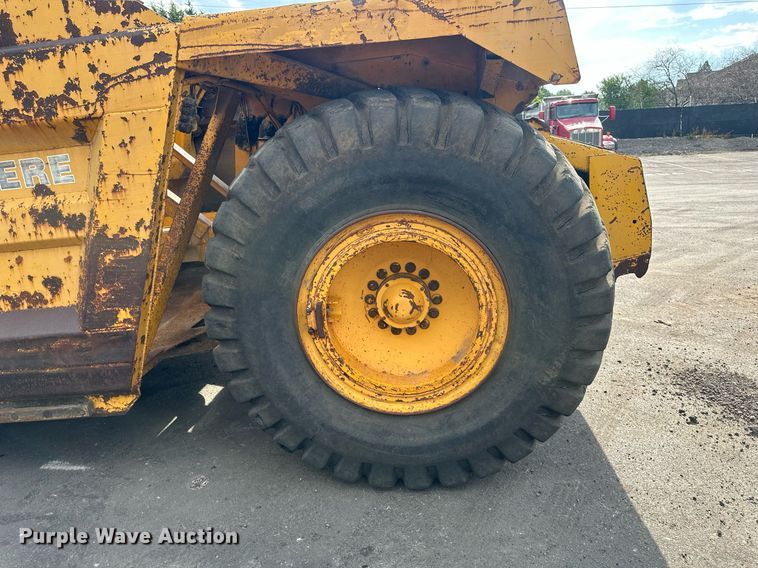 image for item DO5130 1984 John Deere 862  elevating scraper