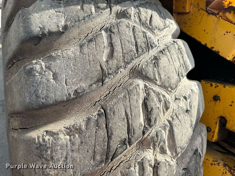 image for item DO5130 1984 John Deere 862  elevating scraper