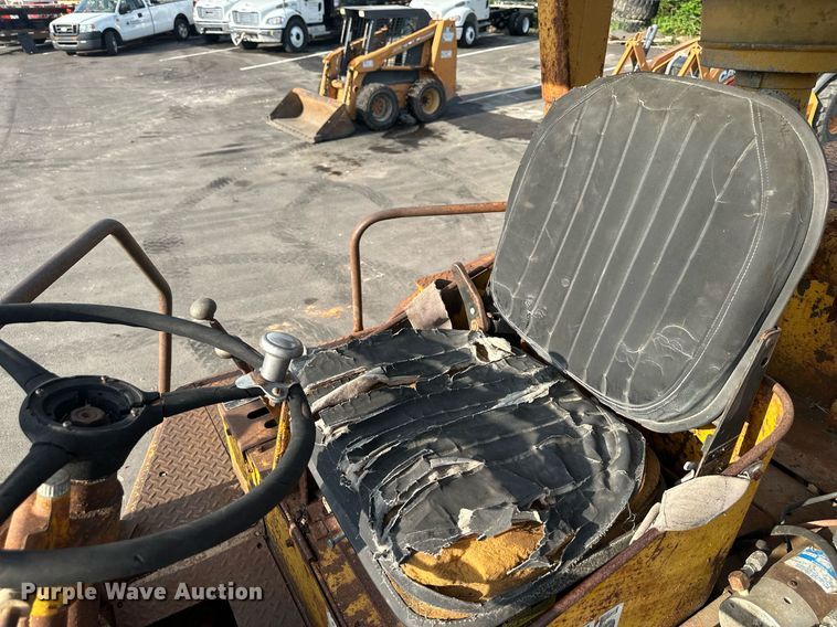 image for item DO5131 1968 Caterpillar 966C  wheel loader