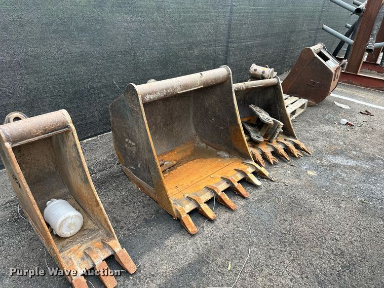 image for item DO5135 (4) excavator buckets