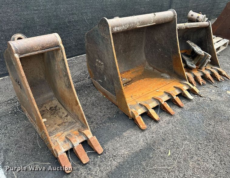 image for item DO5135 (4) excavator buckets