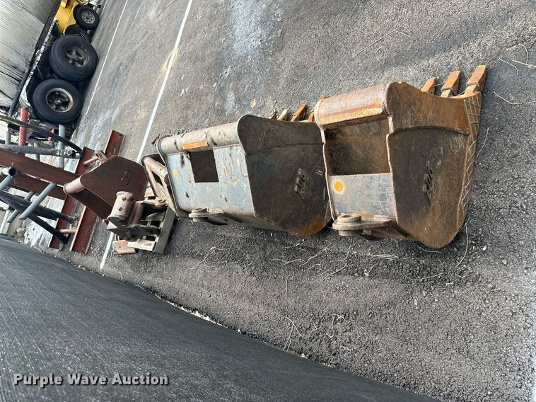 image for item DO5135 (4) excavator buckets