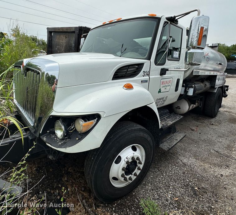 image for item DO5161 2013 International WorkStar 7300  oil distributor truck