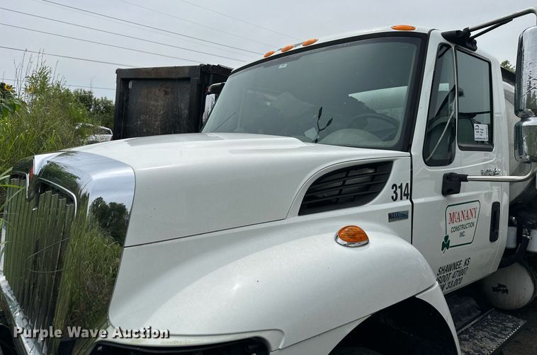 image for item DO5161 2013 International WorkStar 7300  oil distributor truck