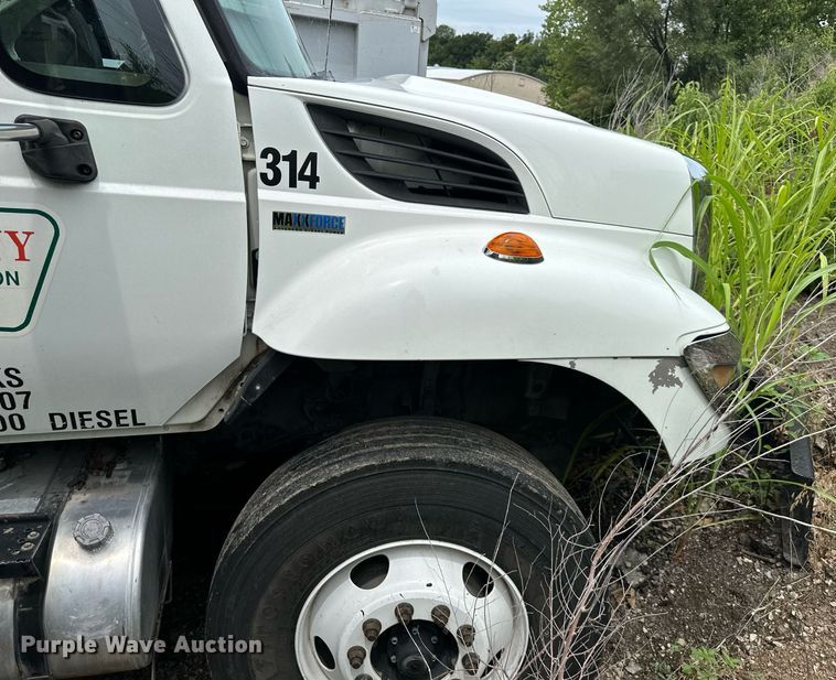 image for item DO5161 2013 International WorkStar 7300  oil distributor truck