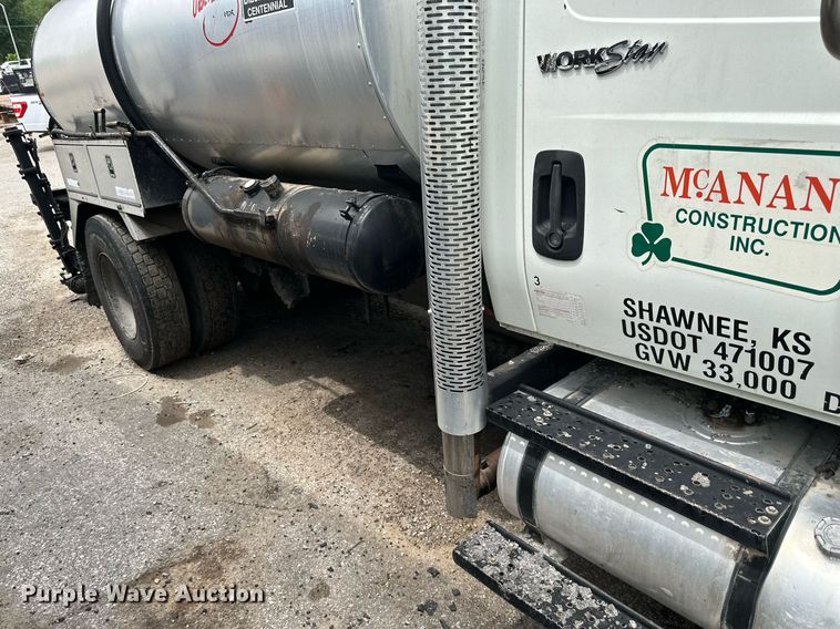 image for item DO5161 2013 International WorkStar 7300  oil distributor truck