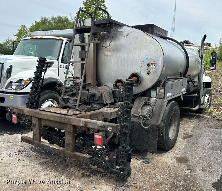 image for item DO5161 2013 International WorkStar 7300  oil distributor truck