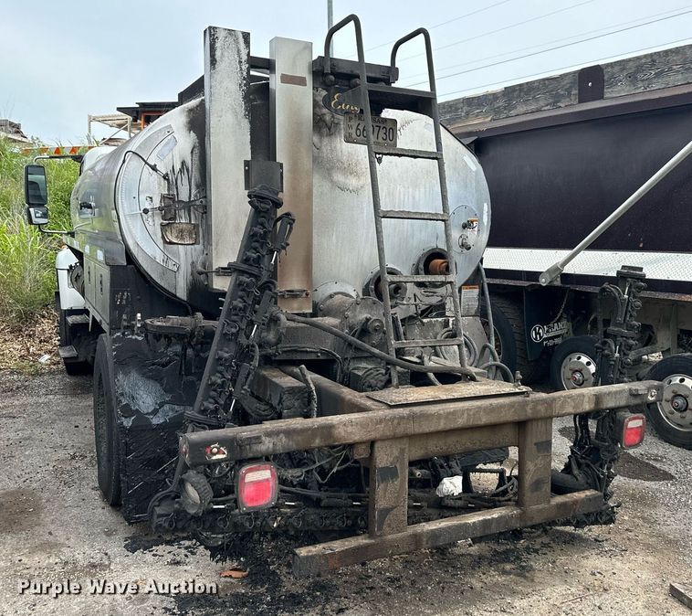 image for item DO5161 2013 International WorkStar 7300  oil distributor truck