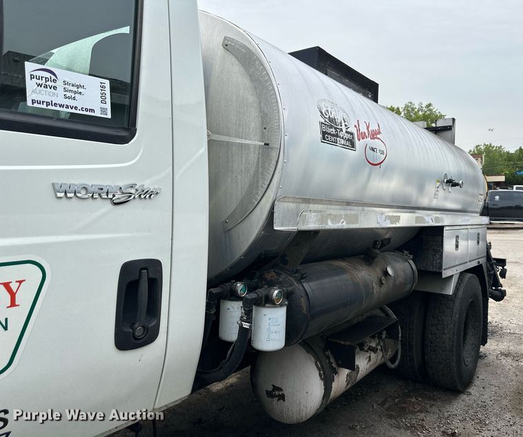 image for item DO5161 2013 International WorkStar 7300  oil distributor truck