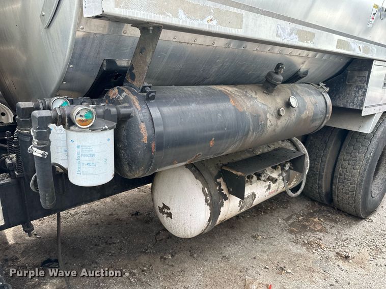 image for item DO5161 2013 International WorkStar 7300  oil distributor truck